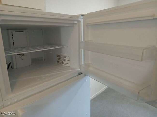 Building Photo - 1400 E Mesquite Ave