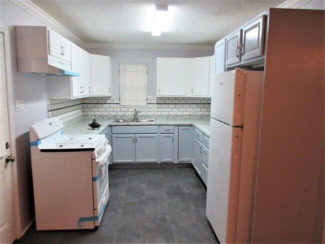 Building Photo - 7719 Hirsch Rd