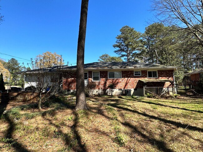 Building Photo - 3 bedroom 2 bath home in a great area filled with tons of extras you will LOVE!