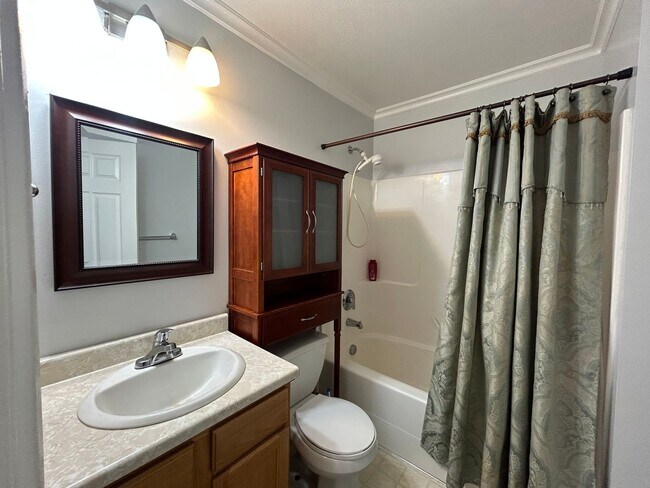 Building Photo - 4 Bedroom 4 Bathroom Home in Provo, Utah!