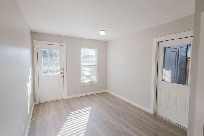 Building Photo - 501 Oakley Ct