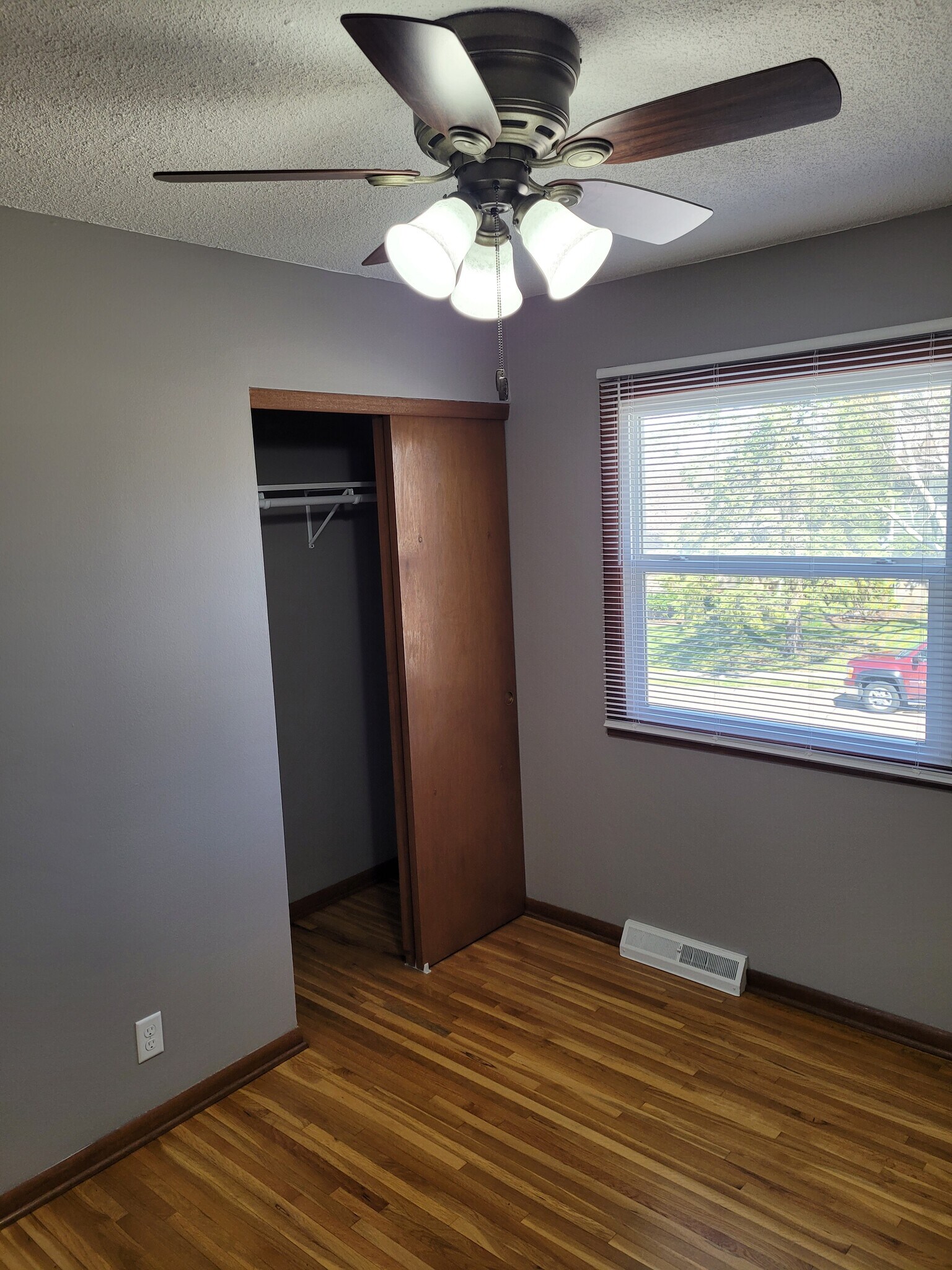 Building Photo - 4712 Western Ave