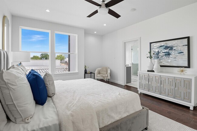 Building Photo - 2939 El Fenice Ln