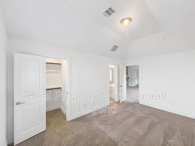 Building Photo - 1019 Modesto Dr