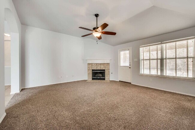 Building Photo - Gorgeous 3 Bed, 2 full bath gem located in the heart of the sought-after Chadwick Farms