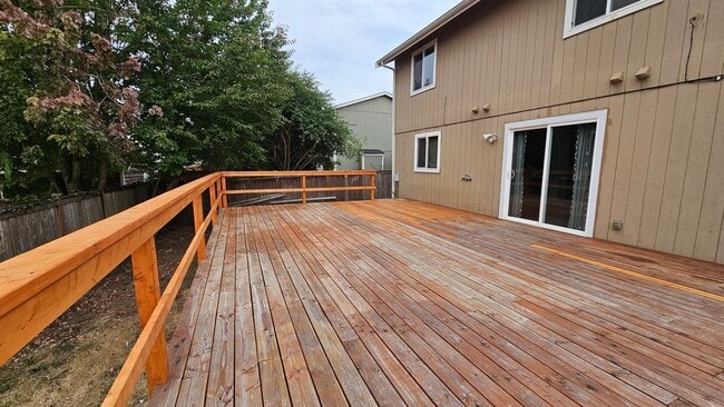 Building Photo - Large 4 Bed Home in Yelm