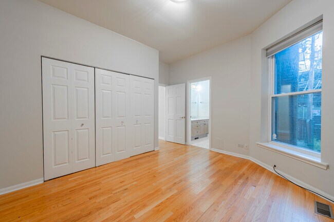 Building Photo - 1017 W Dakin St