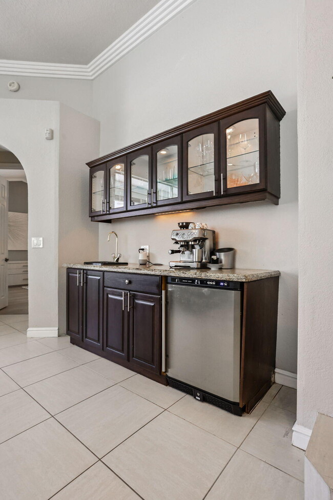 Building Photo - 6718 Portside Dr