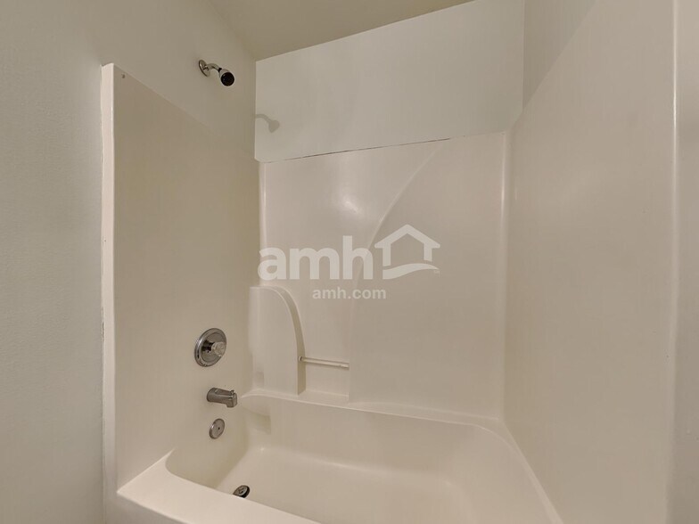 Building Photo - 4636 Meadowfield Rd