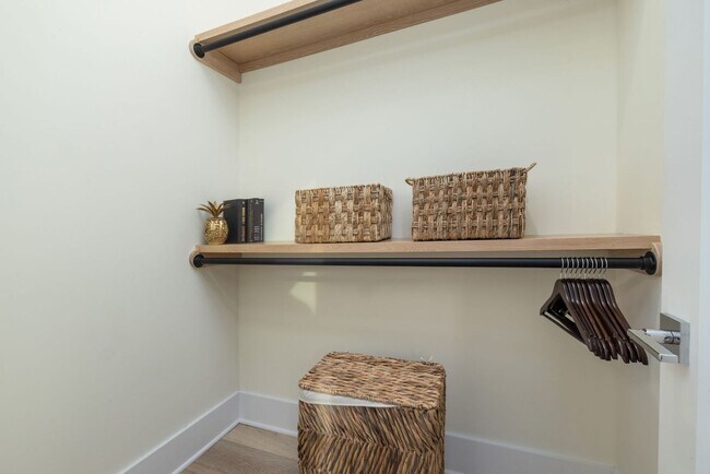 Building Photo - Modern 4-bedroom, 3 bathroom in the heart of Durham