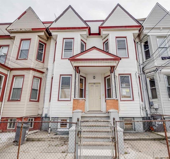 Building Photo - 70 Rose Ave