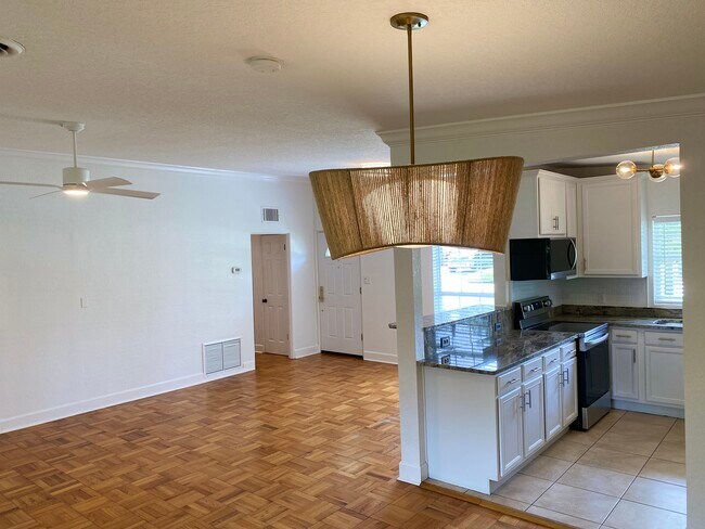 Building Photo - 1817 Loch Berry Rd