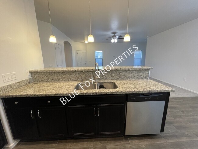 Building Photo - 8721 N Black Pine Dr