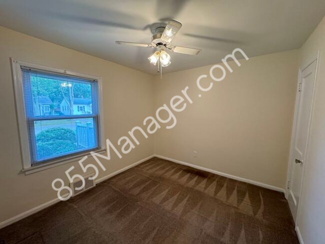 Building Photo - Charming 3-Bedroom Ranch in Berkley - Idea...