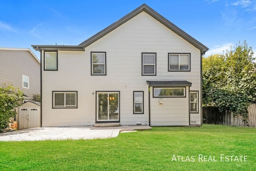 Building Photo - 5541 Spruce Ave