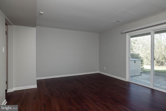 Building Photo - 3206 Emerald Pl