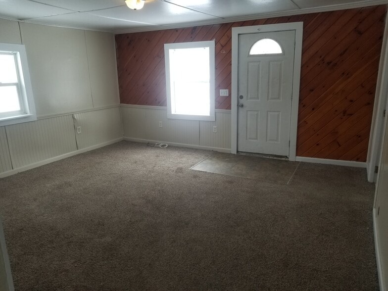 Building Photo - 2401 Leroy Caledonia Rd