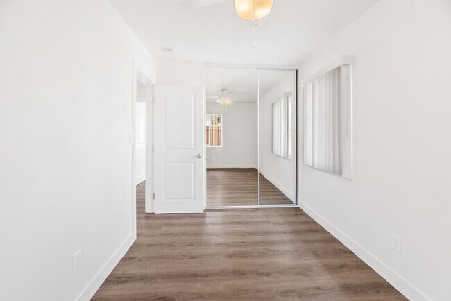 Building Photo - 939 27th St