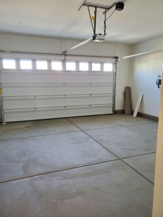 Building Photo - Next Gen Home with main house and guess unit in Spring lake Area