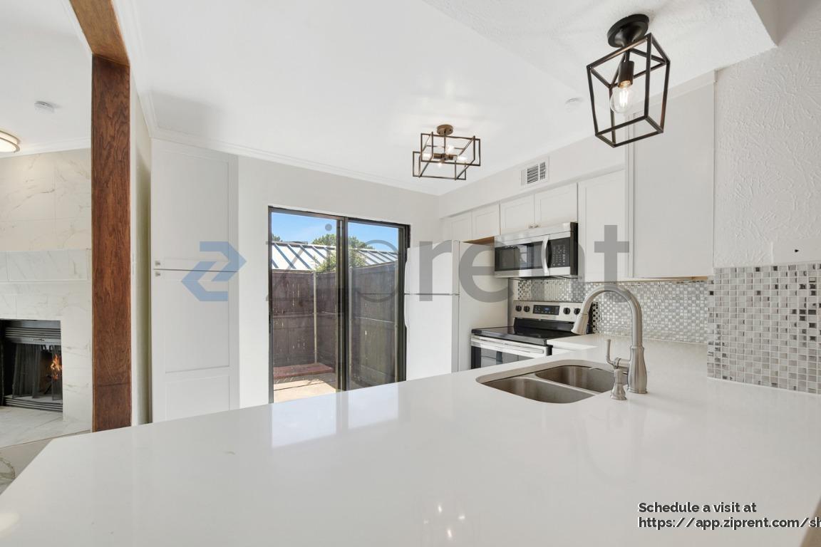 Building Photo - 14800 Enterprise Dr