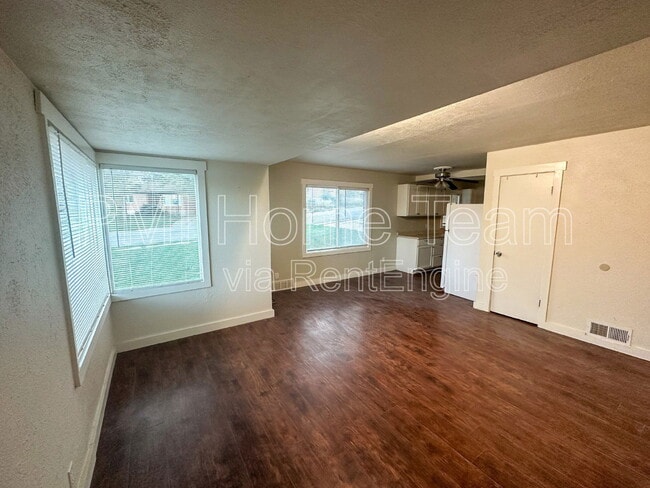 Building Photo - 889 Bel Mar Dr