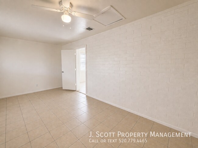 Building Photo - 5437 S 14th Way