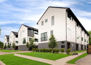 Building Photo - 5026 Bryan St