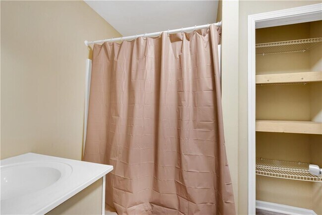 Building Photo - 700 Tilley Rd