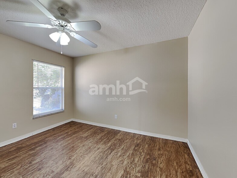 Building Photo - 2041 Ancient Oak Dr