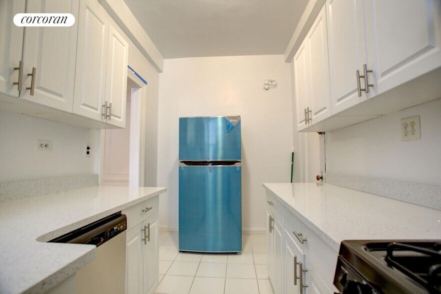 Building Photo - 315 W 102nd St