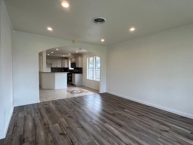 Building Photo - 3 Bedroom 2 Bath in Hopper Subdivision