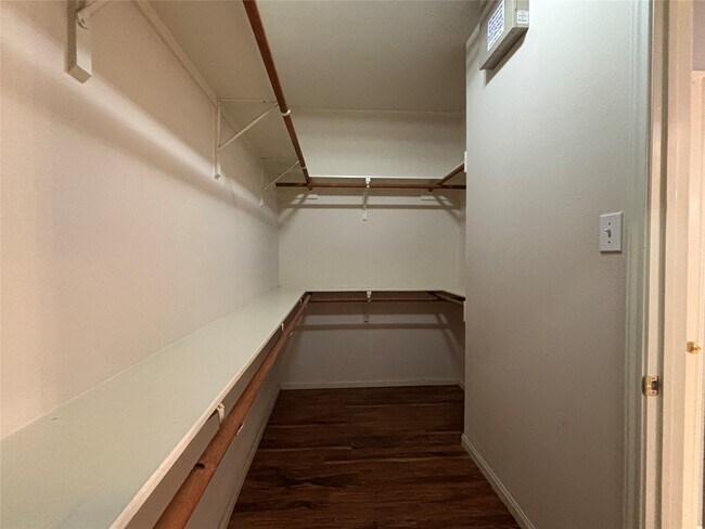 Building Photo - 3126 Valley Ct