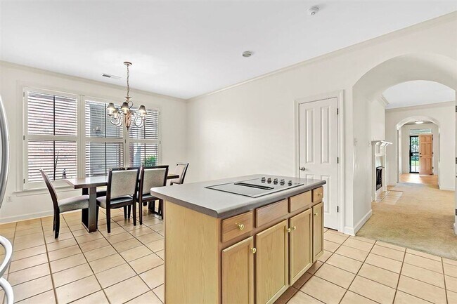 Building Photo - 7520 Crystal Lake Dr