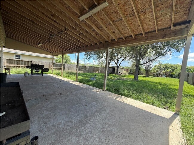 Building Photo - 2615 Meiko Dr