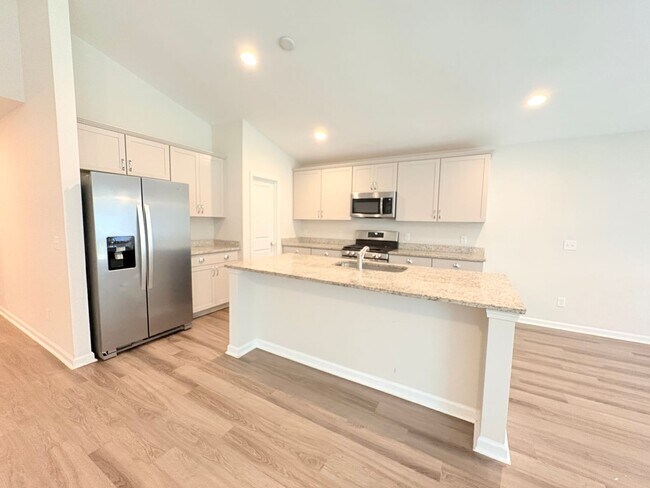 Building Photo - Welcome To Heritage New River Side