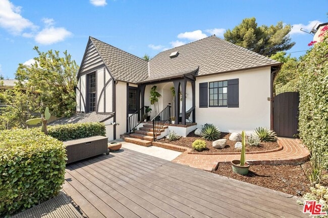 Building Photo - 2247 Ronda Vista Dr