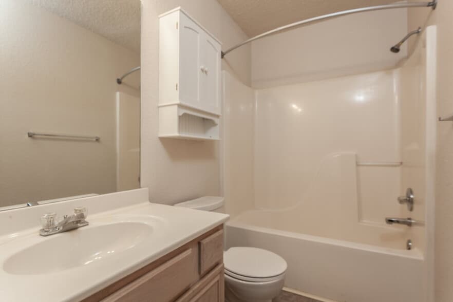 Building Photo - 10216 Aurora Dr