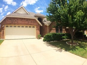 Building Photo - 5912 Meadowglen Dr