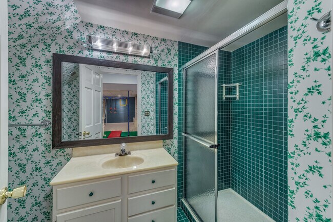 Building Photo - 145 Pine Tree Ln