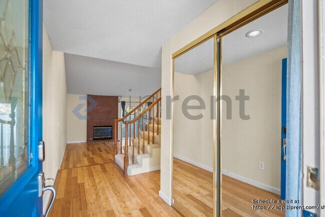 Building Photo - 7898 Gate Way