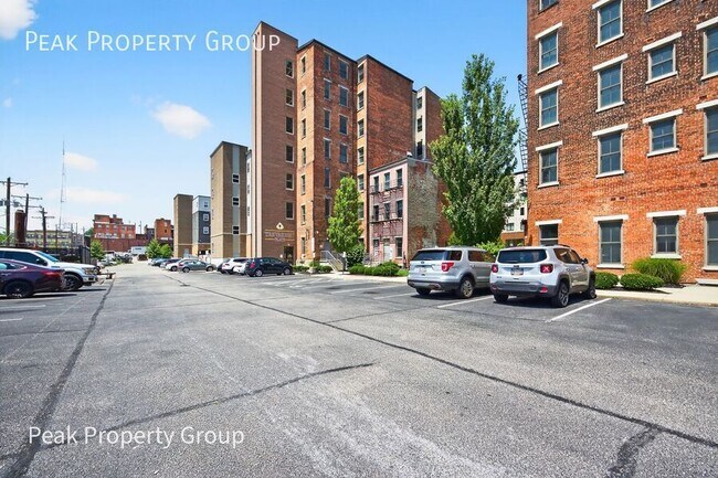 Building Photo - 975 E McMillan St