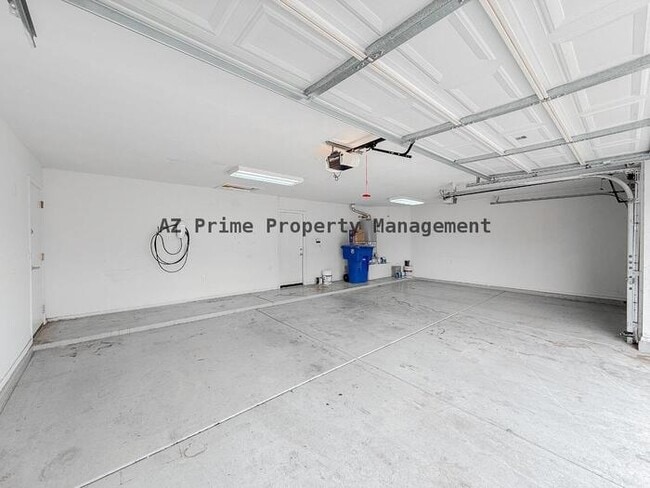 Building Photo - 890 N Bullmoose Dr