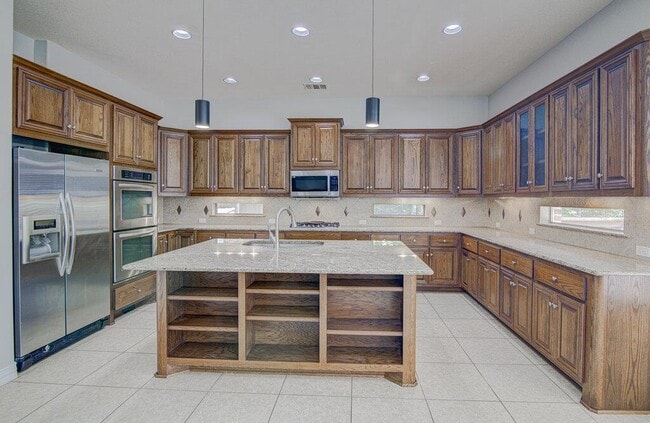 Building Photo - 1425 River Forest Dr