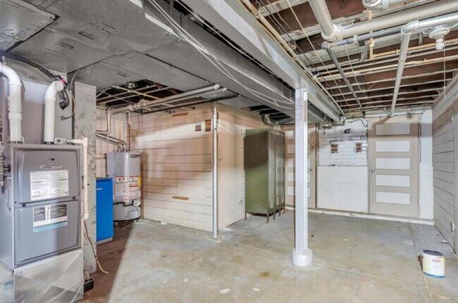 Building Photo - 5927 Coronado Ave