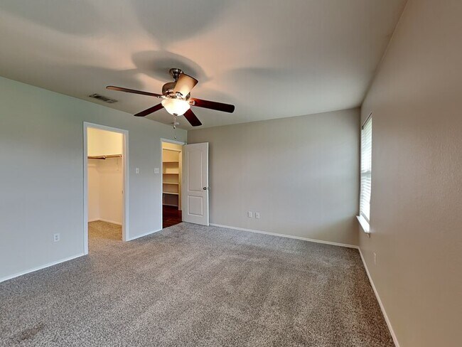 Building Photo - 219 Stable Dr