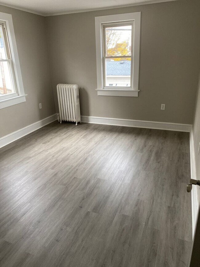 Building Photo - 142 Walnut St