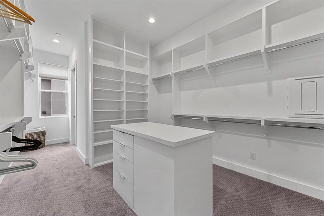 Building Photo - 5854 E Post Oak Ln