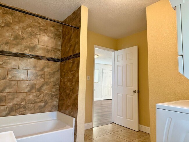 Building Photo - 1710 S Teilman Ave