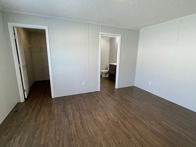 Building Photo - 37 Starling Hill Dr