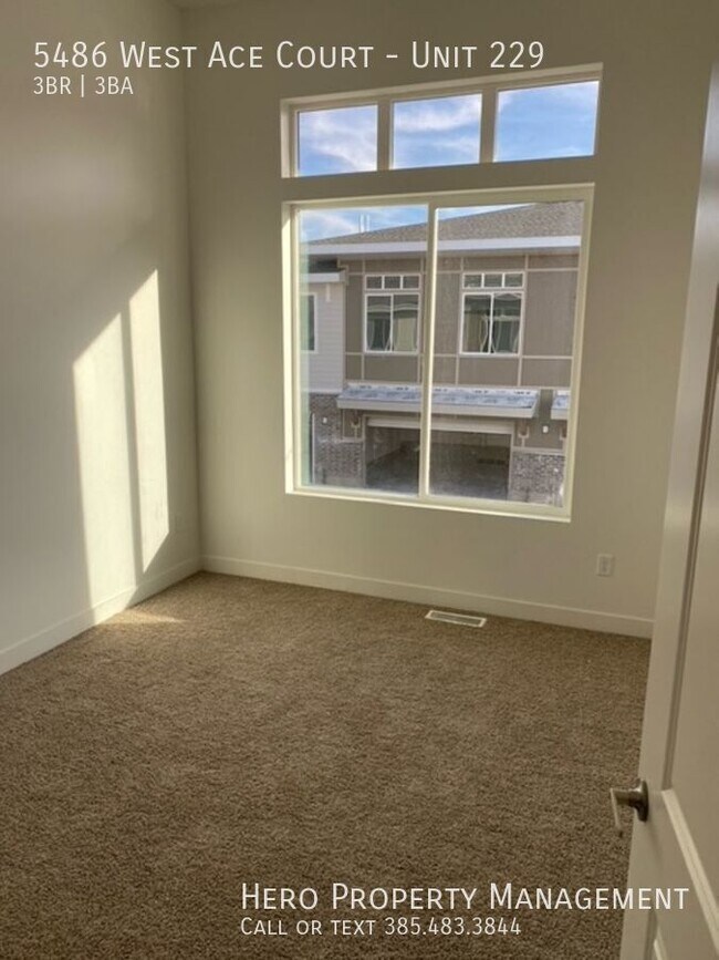 Building Photo - 5486 Ace Ct